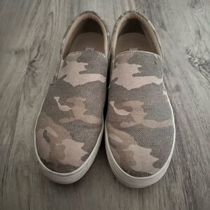 Steve Madden Camouflage Slip-On Flats